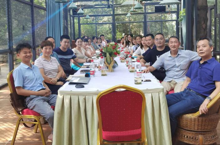 半岛网页版防雷年中总结会议.jpg