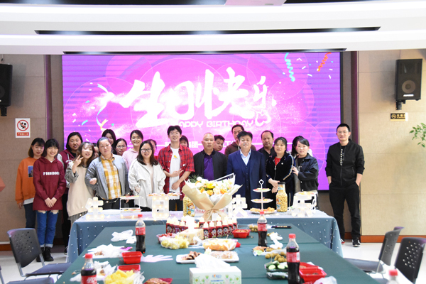 “感恩有你，携手同行”！半岛网页版举办2022年一季度员工集体生日会